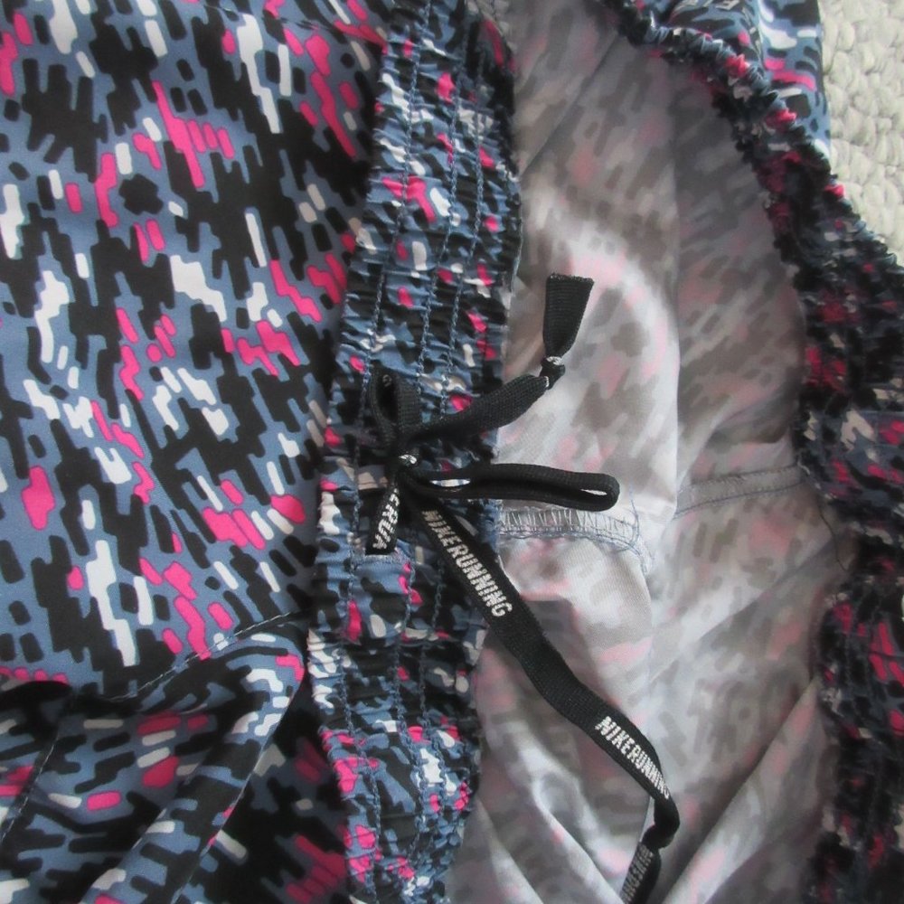 Patterned Nike Athletic Shorts - image 3